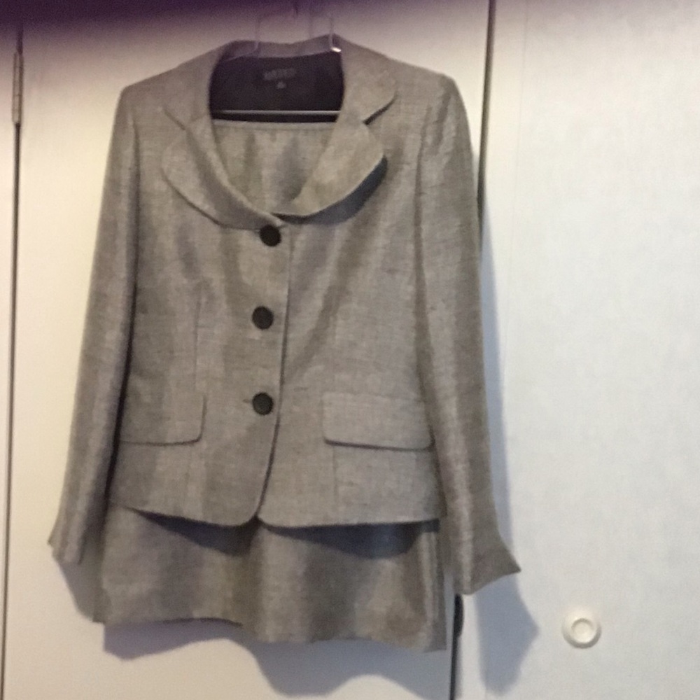 SOLD ON ANOTHER PLATFORM Stunning Kasper Gray dress Jacket and Skirt 2 Pc Suit S